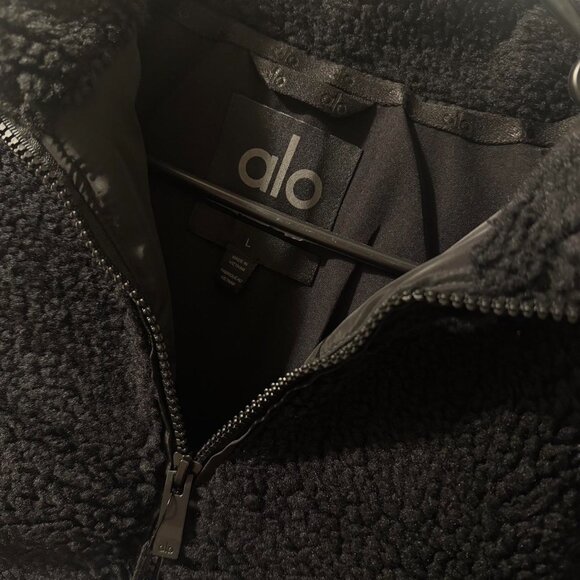 Alo Yoga Sherpa Edge Bomber Jacket Black Color - Picture 3 of 4